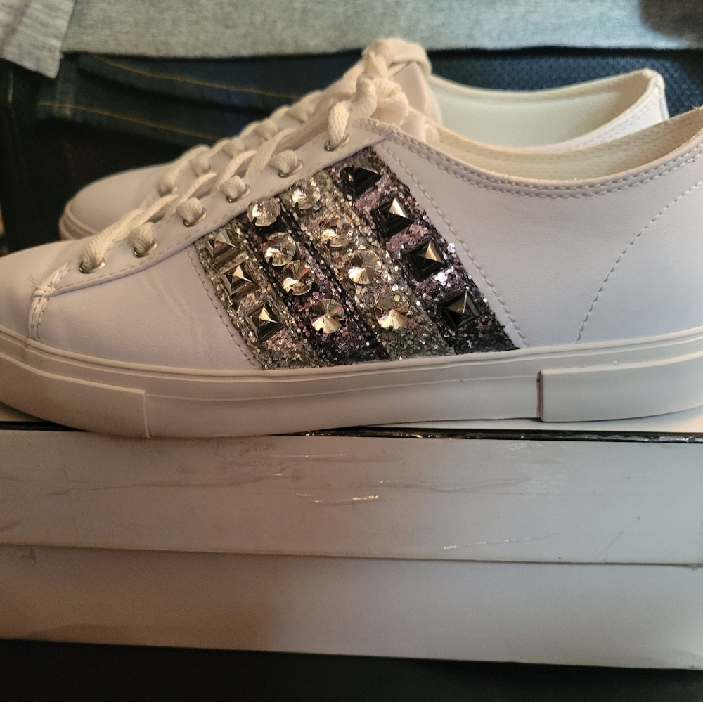 Guess Gally White Sneaker Sz 9.5